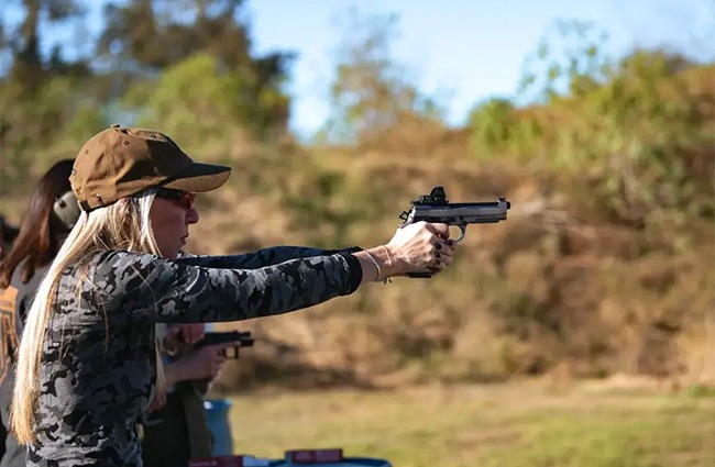 +ONE - Duck Hunt - Beretta Handgun