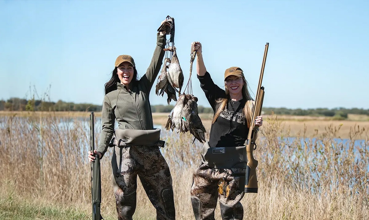 A・B・フロスト、「DUCK SHOOTING FROM A BLIND」 Duck Hunting The BLIZZARD Migration! INSANE Blind Mallard